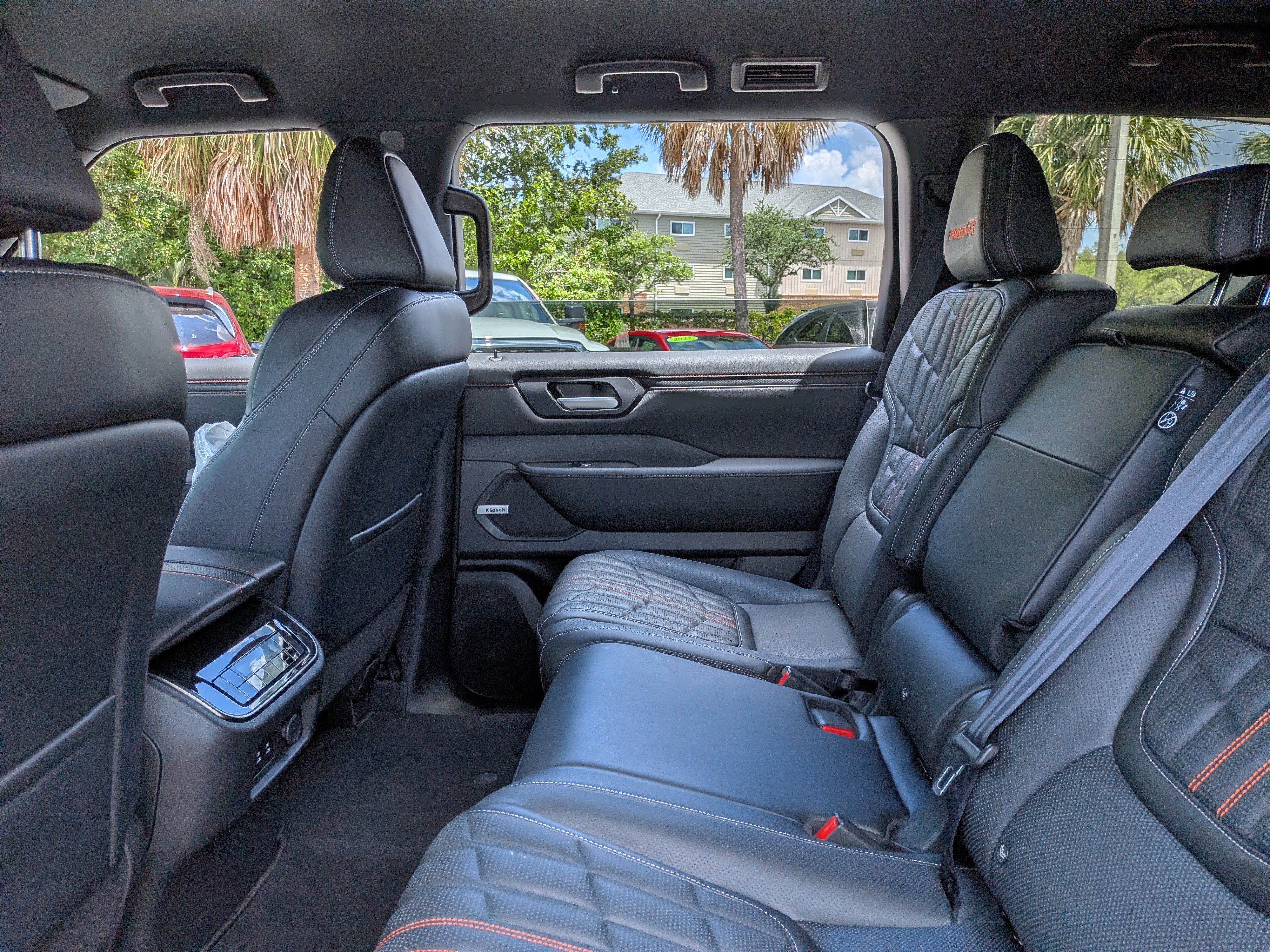Used 2025 Nissan Armada PRO-4X AWD/4WD image 13