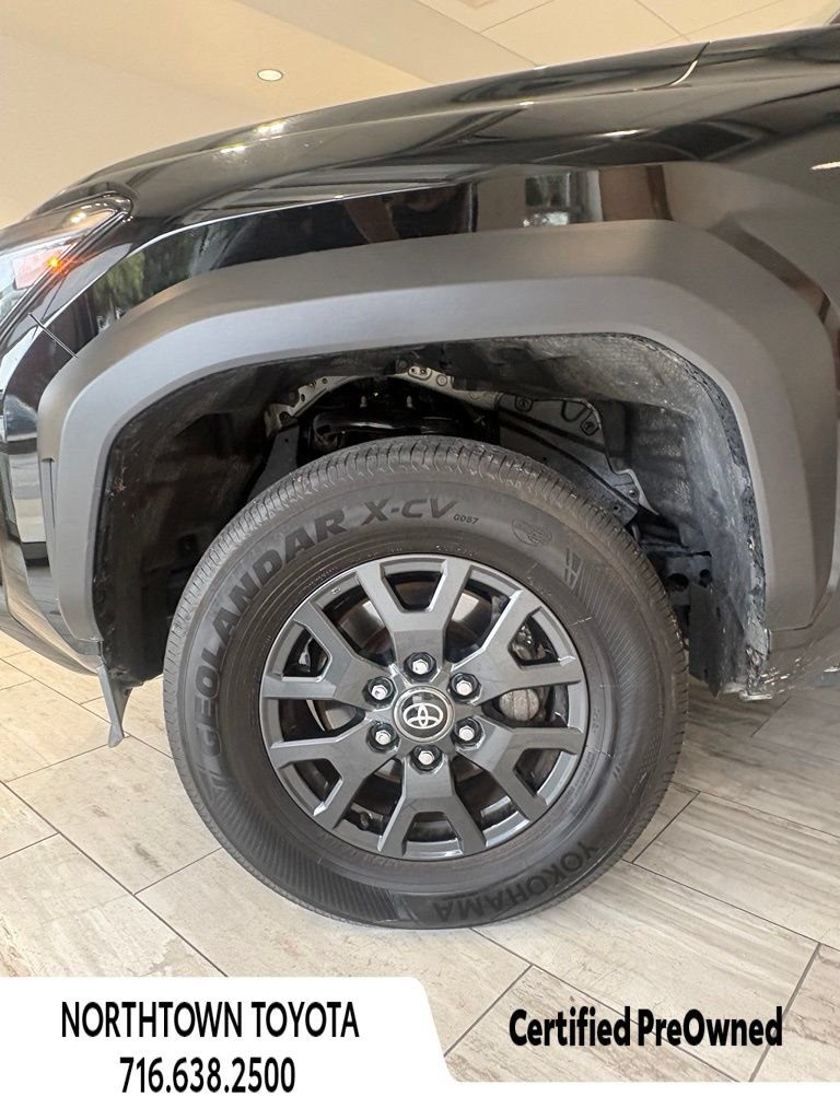 Used 2025 Toyota 4Runner SR5 AWD/4WD image 9