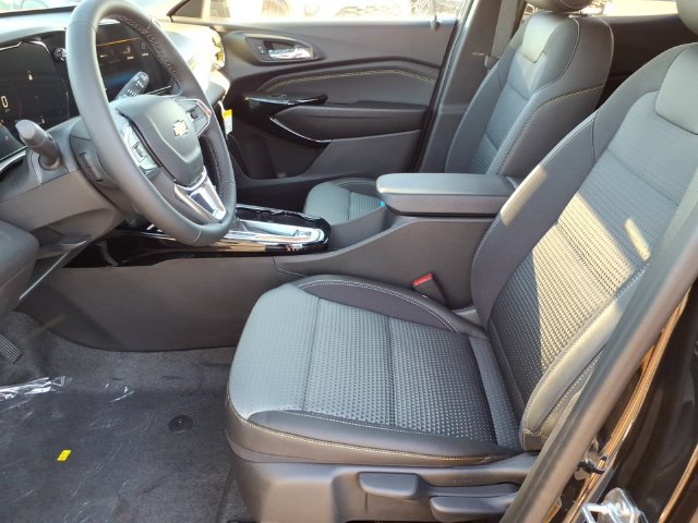 New 2026 Chevrolet Trax LT w/ Sunroof Package FWD image 6