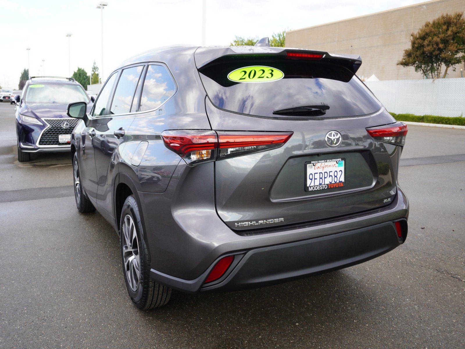 Used 2023 Toyota Highlander XLE FWD image 8
