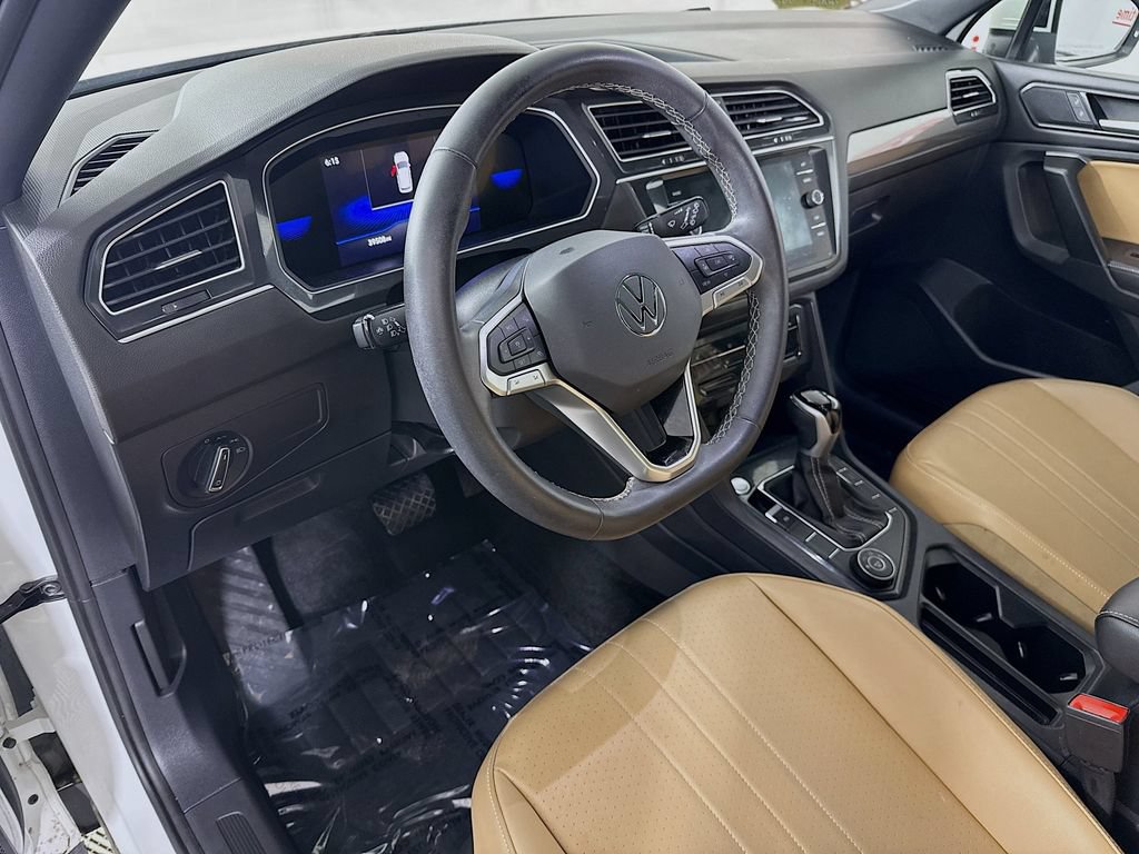 Used 2024 Volkswagen Tiguan SE AWD/4WD image 17