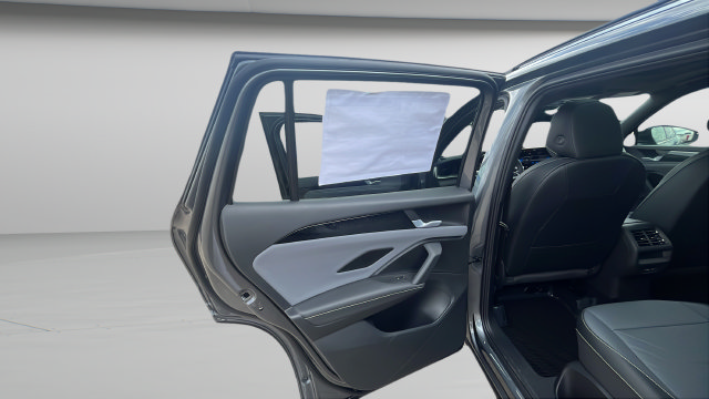 New 2026 Volkswagen Tiguan SE R-Line AWD/4WD image 21