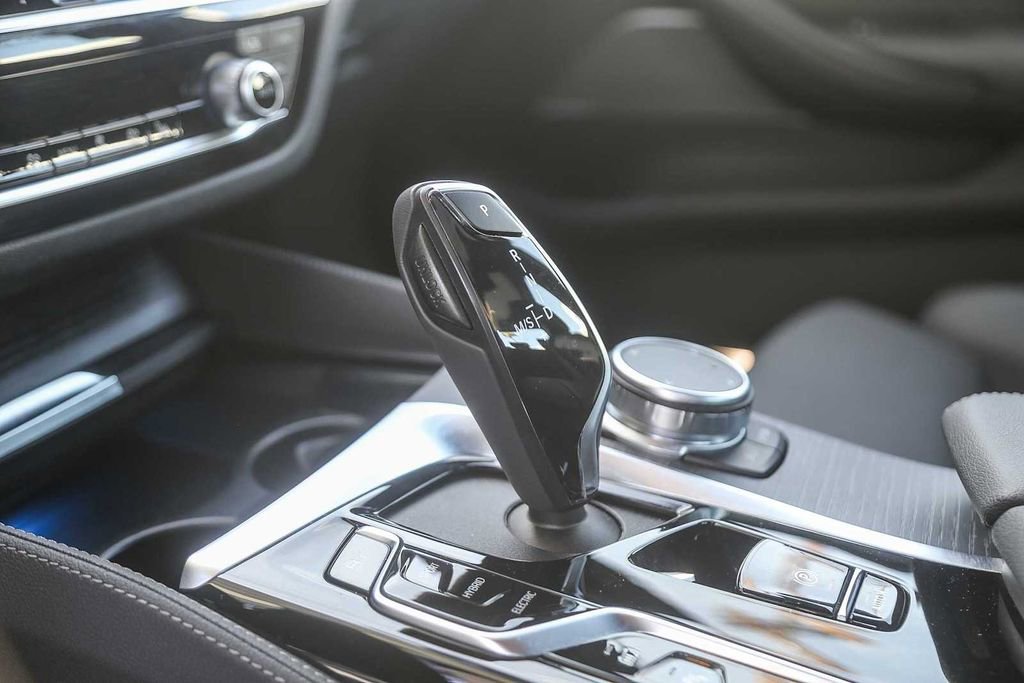 Certified 2023 BMW 530e w/ M Sport Package image 19