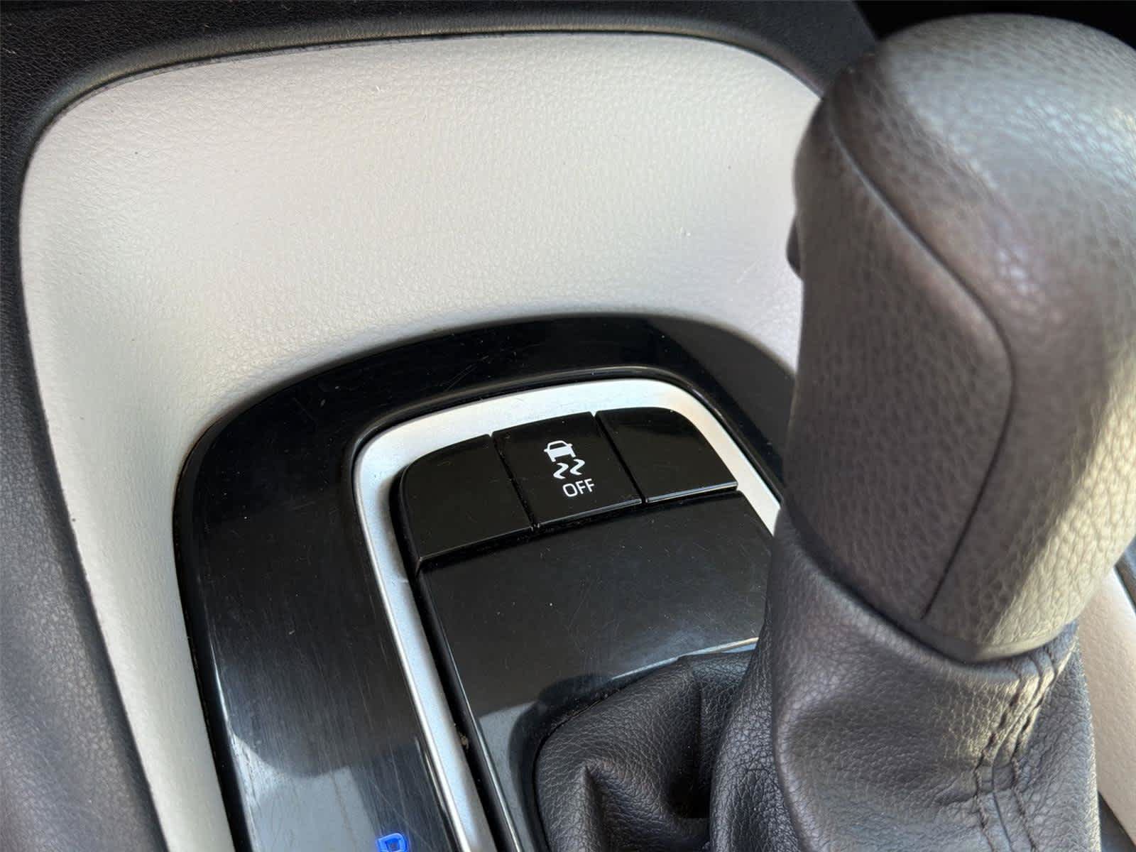 Used 2022 Toyota Corolla LE FWD image 34