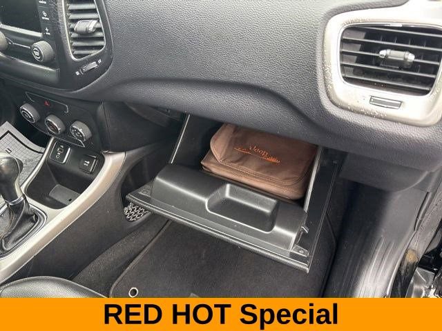 Used 2018 Jeep Compass Latitude FWD image 39