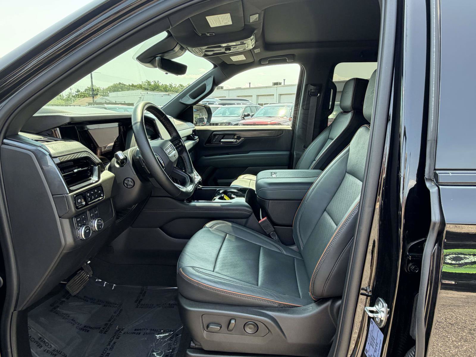 Used 2025 GMC Yukon XL AT4 w/ AT4 Premium Package AWD/4WD image 26