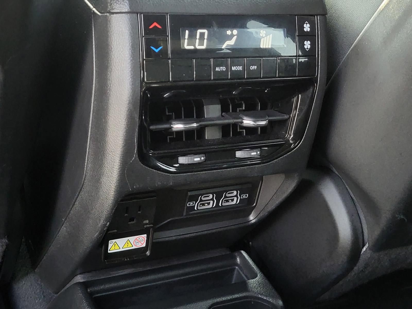 Used 2025 Jeep Grand Cherokee L Altitude RWD image 13