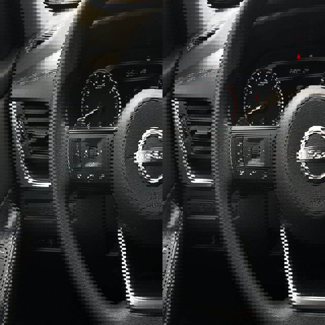 Used 2024 Nissan Rogue S image 13