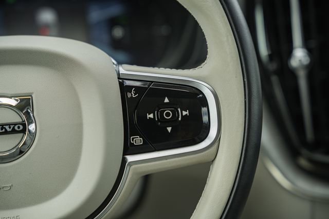 Certified 2025 Volvo XC60 T8 Ultra w/ Protection Package Premier AWD/4WD image 28