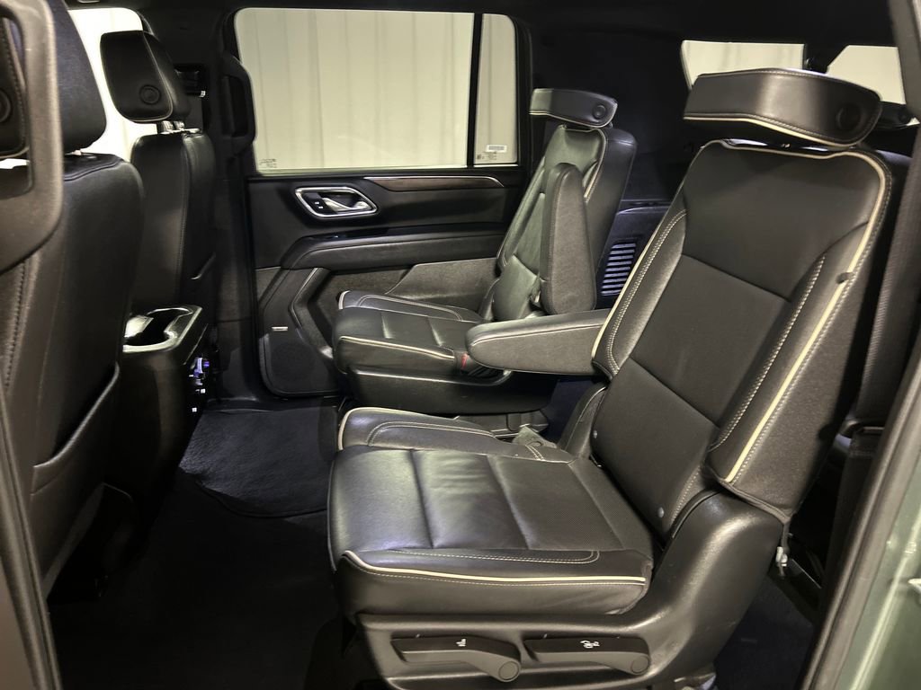Used 2023 Chevrolet Suburban Premier image 22