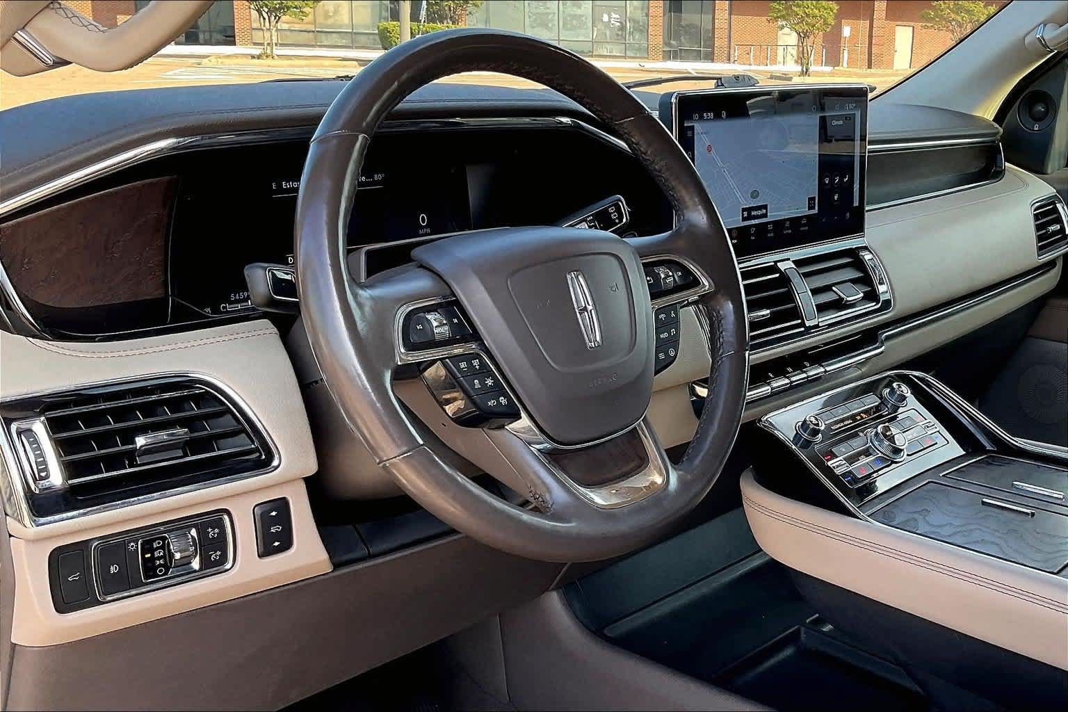 Used 2022 Lincoln Navigator Reserve AWD/4WD image 2