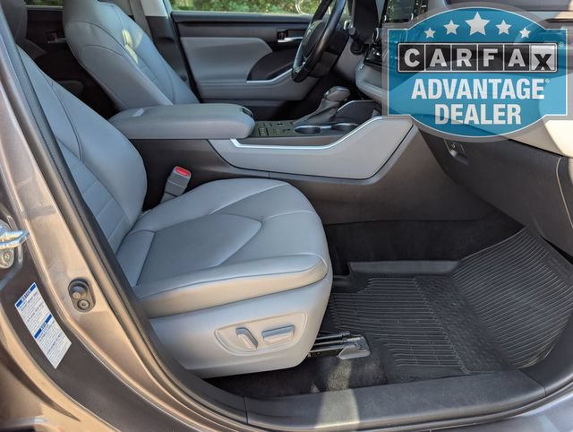 Used 2022 Toyota Highlander XLE AWD/4WD image 24