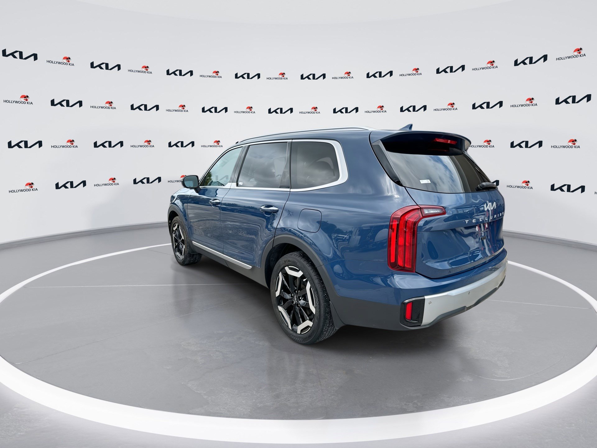 Used 2023 Kia Telluride S w/ S Sunroof Package FWD image 6