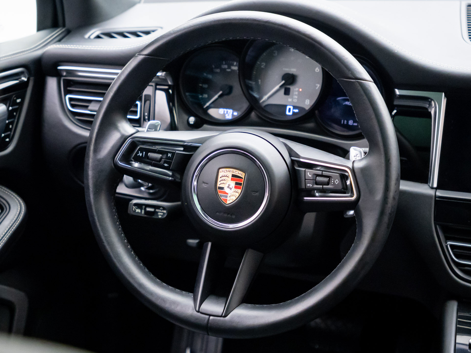 Certified 2023 Porsche Macan S AWD/4WD image 12