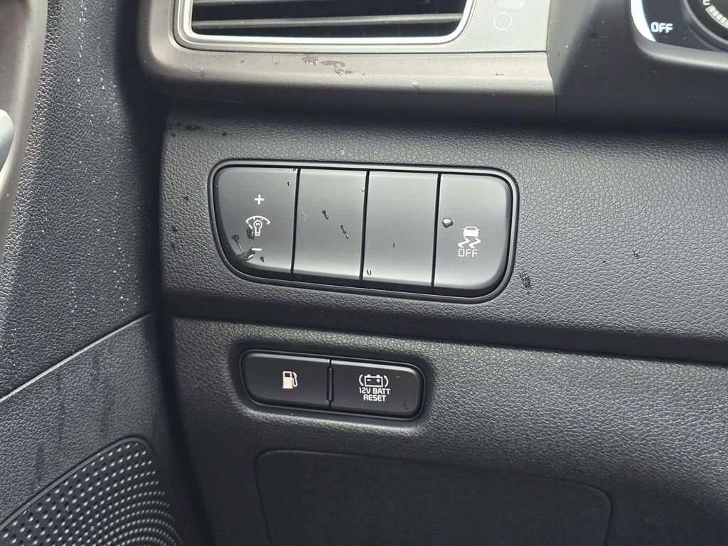 Used 2017 Kia Niro LX image 19