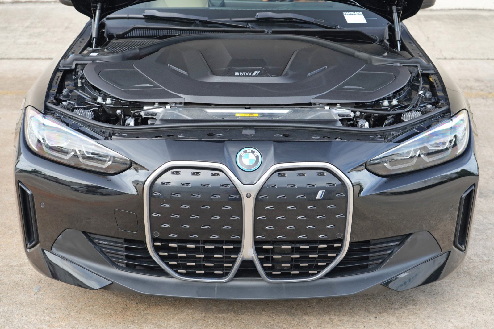 Used 2024 BMW i4 eDrive35 w/ Premium Package RWD image 8