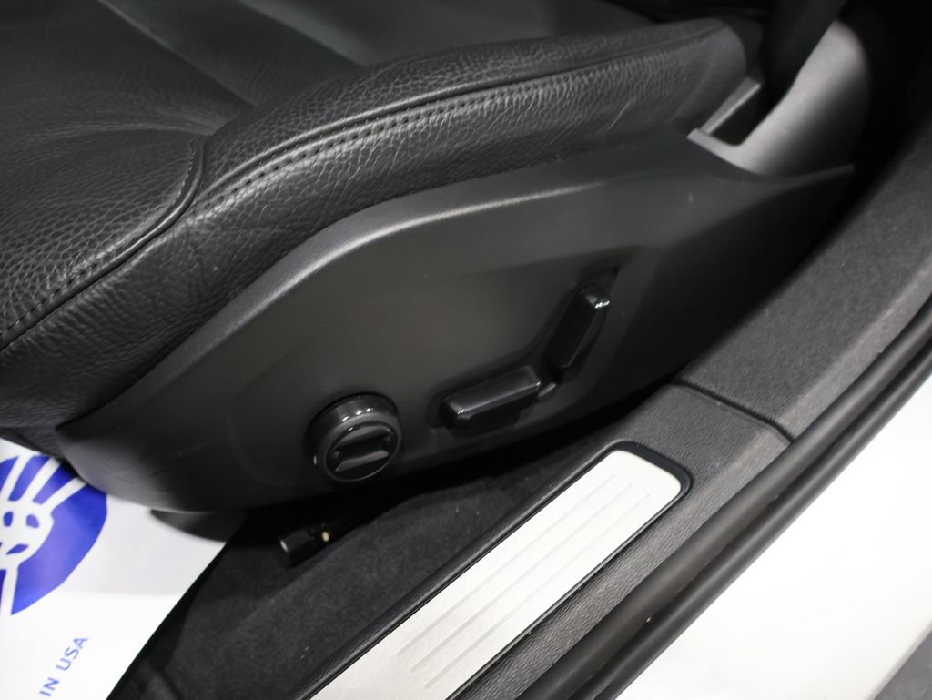 Used 2025 Volvo V60 B5 Cross Country Plus image 12