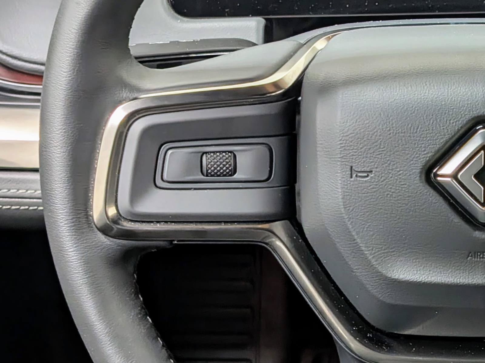 Used 2025 Rivian R1S Adventure AWD/4WD image 42
