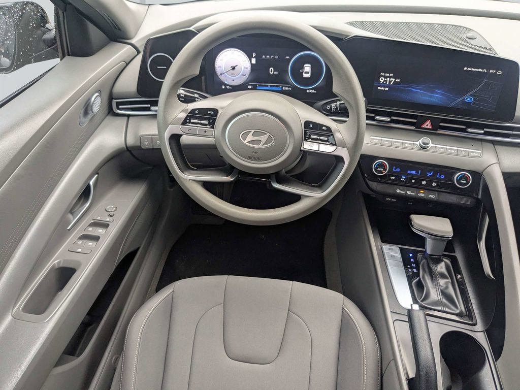 Used 2024 Hyundai Elantra SEL FWD image 14