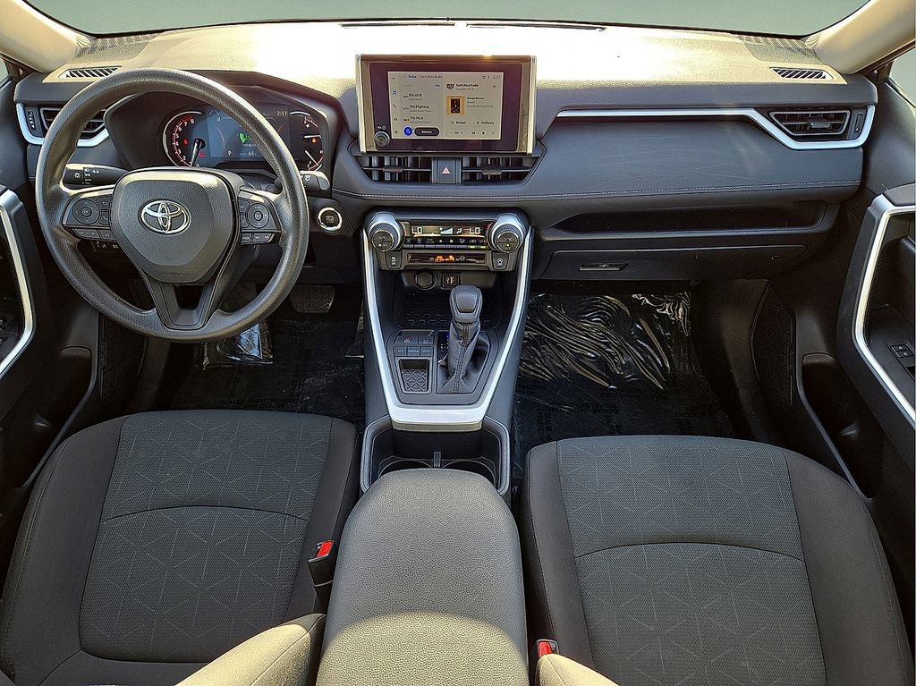 Used 2025 Toyota RAV4 XLE image 17