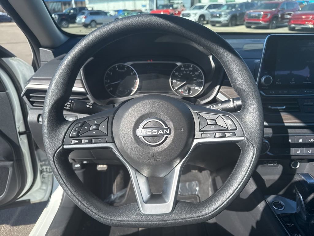 Used 2025 Nissan Altima 2.5 SV image 15