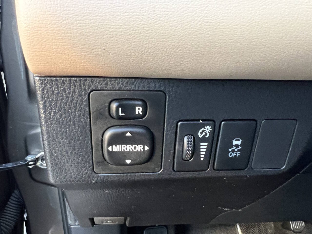Used 2015 Toyota RAV4 Limited AWD/4WD image 11