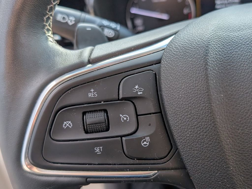 Used 2023 Buick Envision Avenir image 29