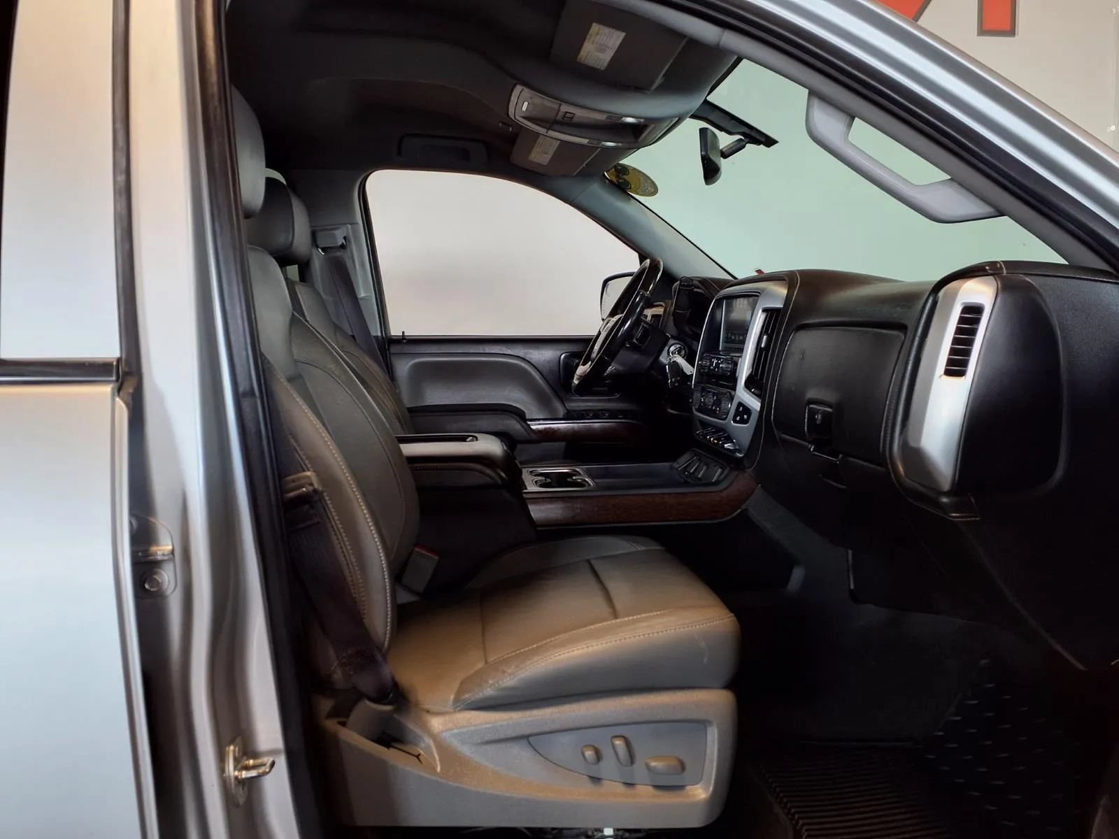 Used 2017 GMC Sierra 1500 SLT w/ SLT Premium Package AWD/4WD image 11