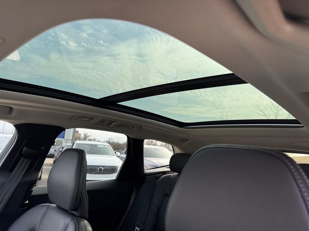 Certified 2023 Volvo XC60 T8 Ultimate image 7