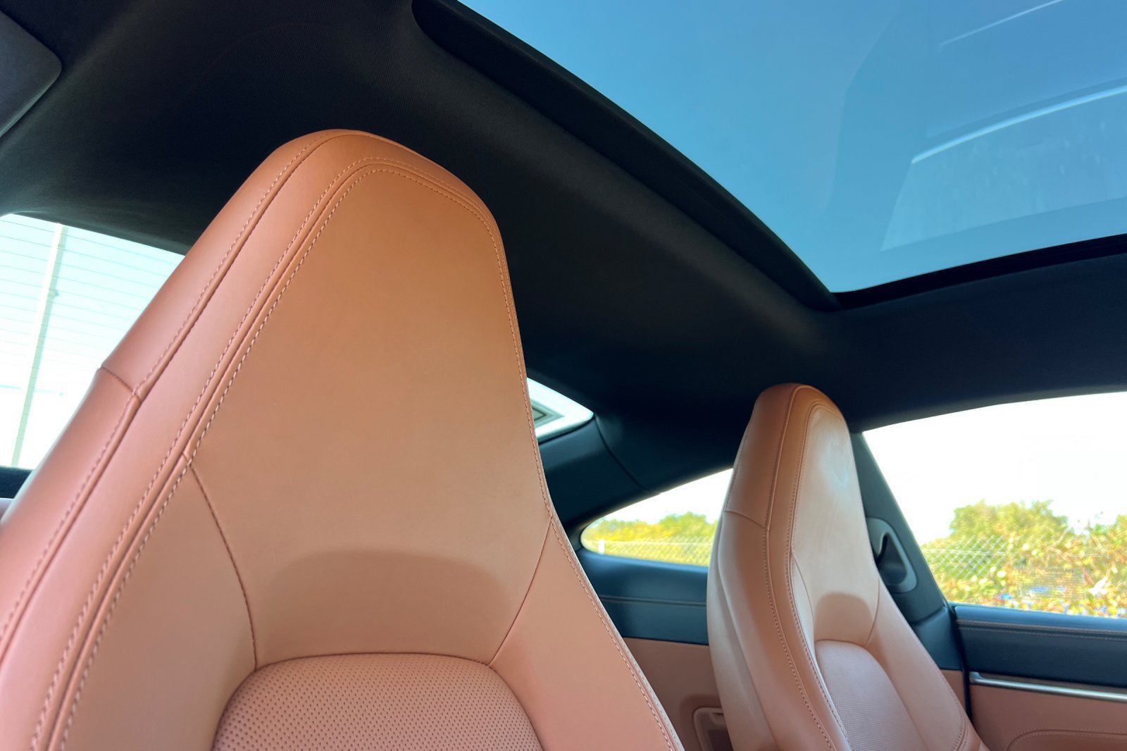 Used 2025 Porsche 911 Carrera RWD image 17