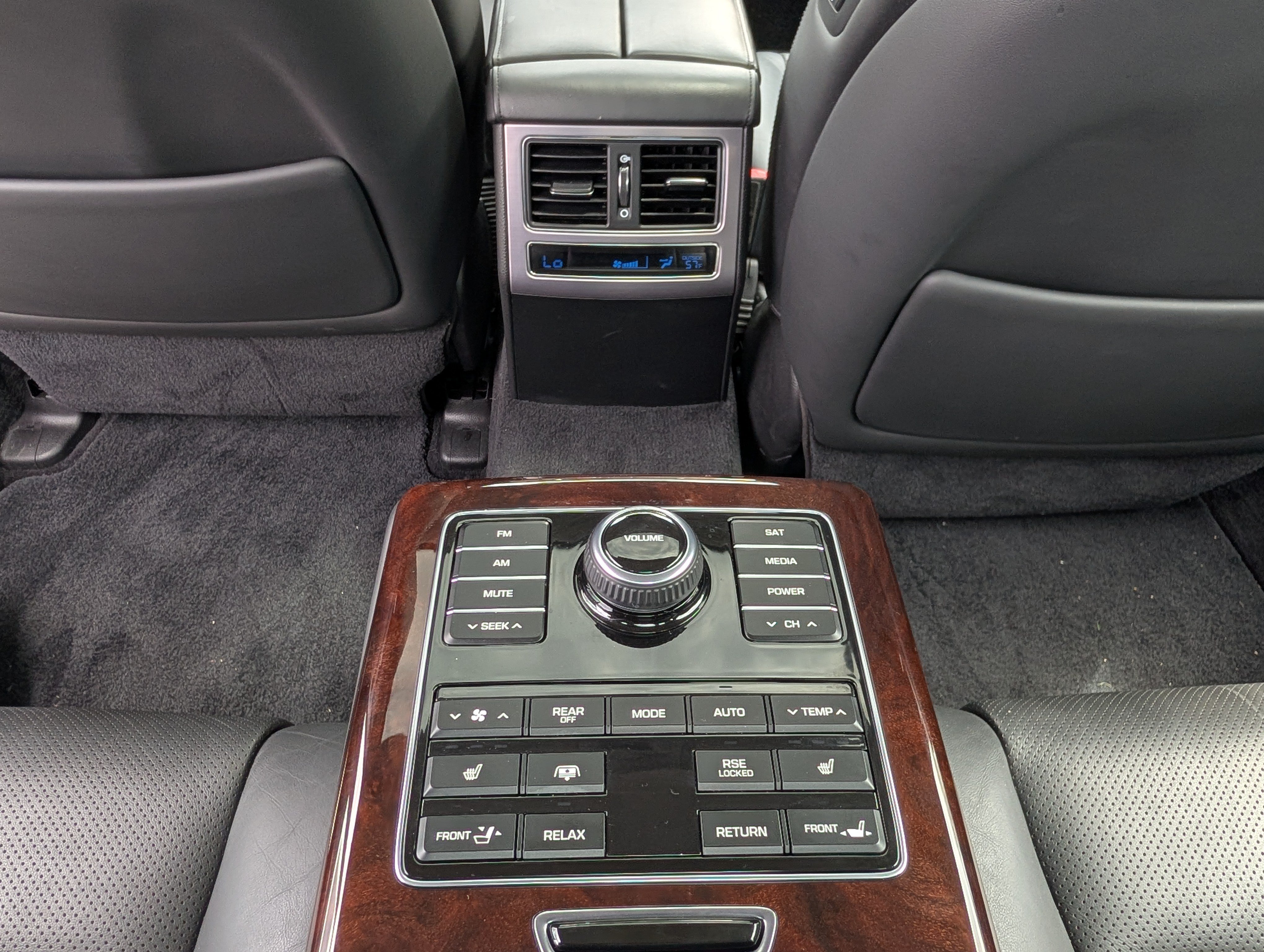 Used 2014 Hyundai Equus Signature RWD image 32