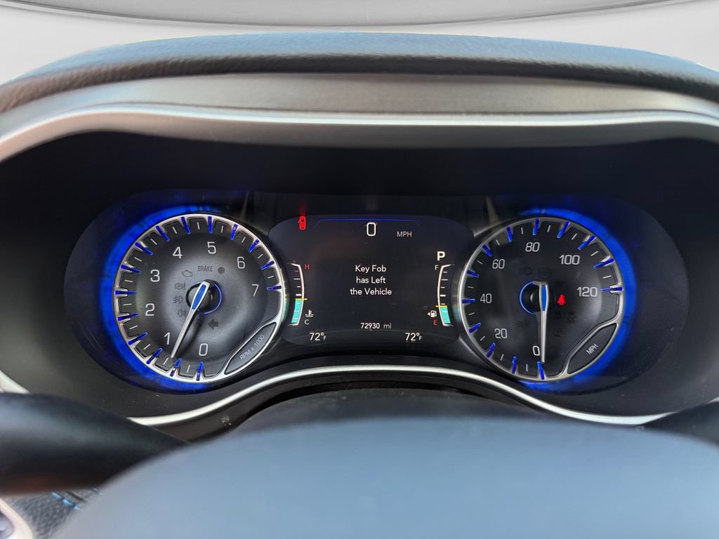 Used 2021 Chrysler Pacifica Touring-L FWD image 23