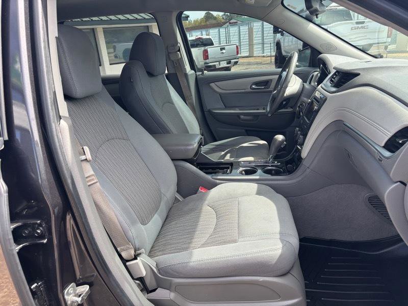 Used 2015 Chevrolet Traverse LT w/ Style and Technology Package FWD image 16