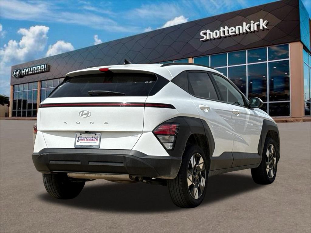 Used 2025 Hyundai Kona SEL image 5