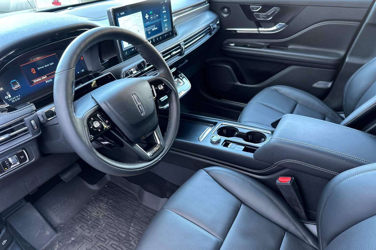 New 2025 Lincoln Corsair Reserve w/ Equipment Group 202A image 9