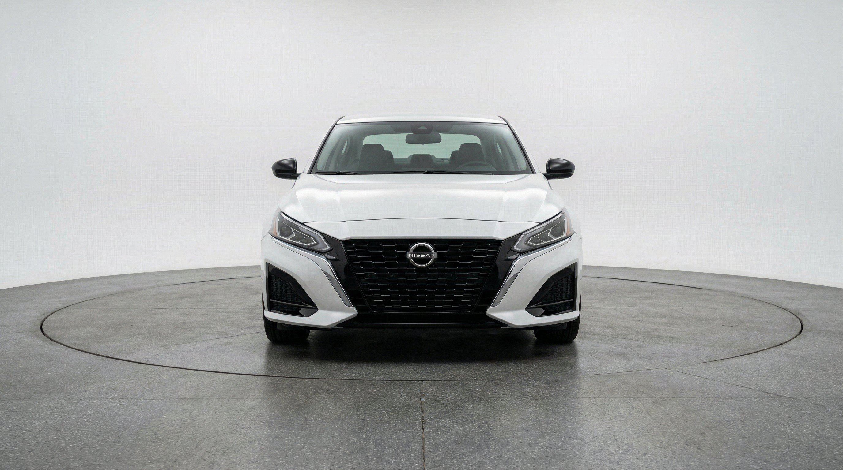 Used 2025 Nissan Altima 2.5 SV FWD image 2