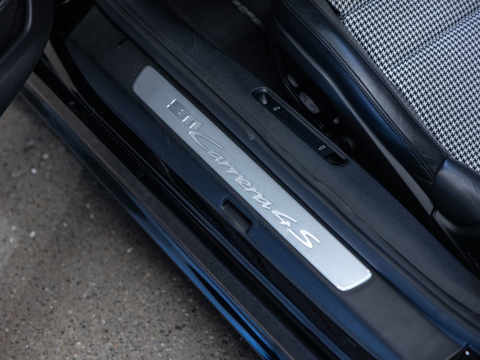 Certified 2020 Porsche 911 Carrera 4S AWD/4WD image 27