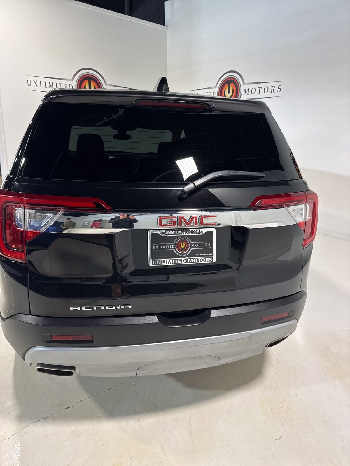 Used 2023 GMC Acadia SLE image 4