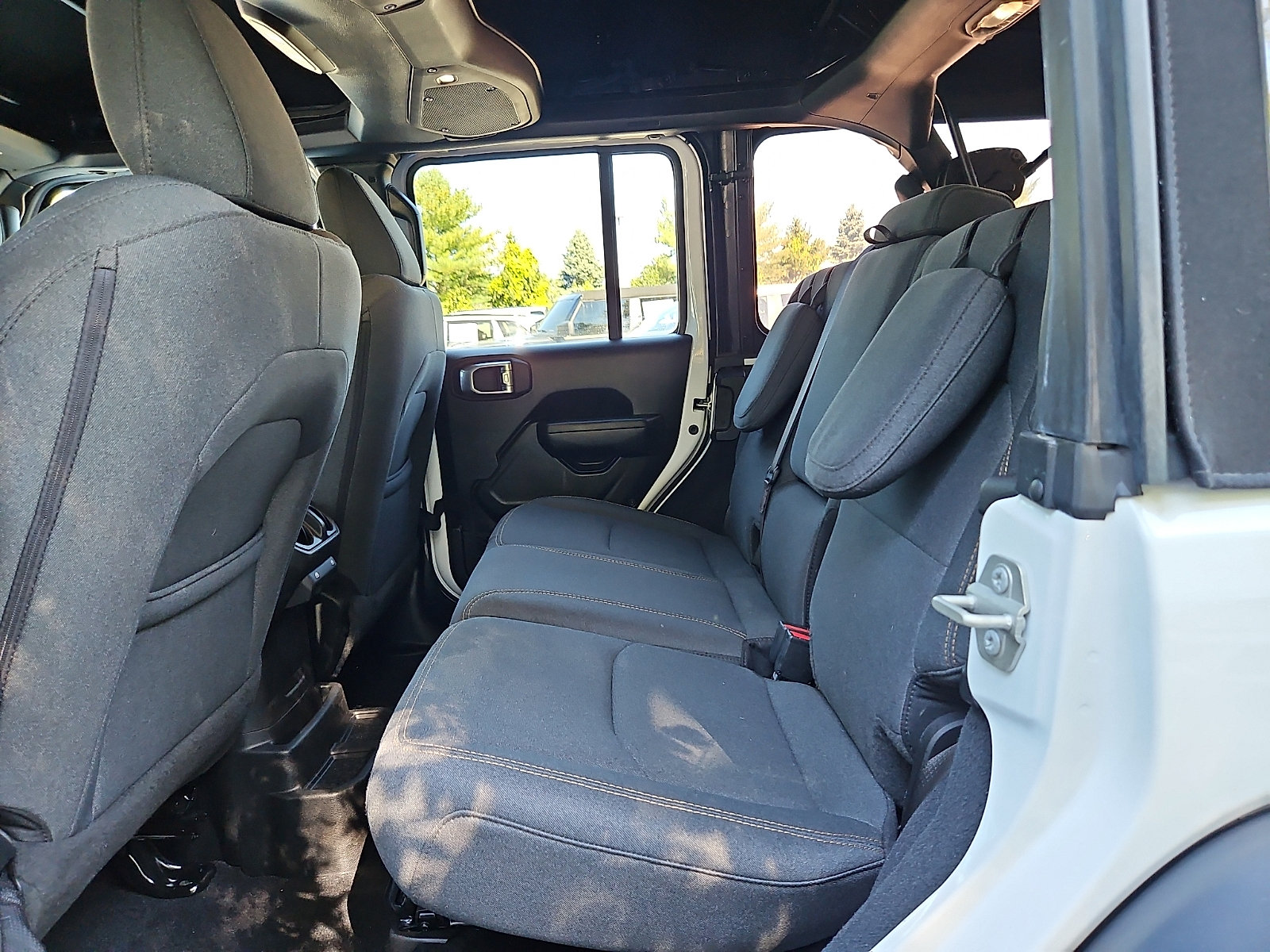 Used 2024 Jeep Wrangler Unlimited AWD/4WD image 15