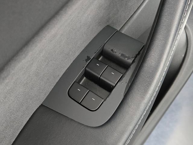 Used 2021 Tesla Model Y Long Range AWD/4WD image 37