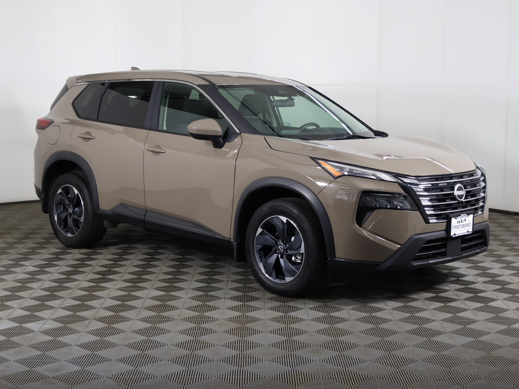 Used 2024 Nissan Rogue SV AWD/4WD image 2