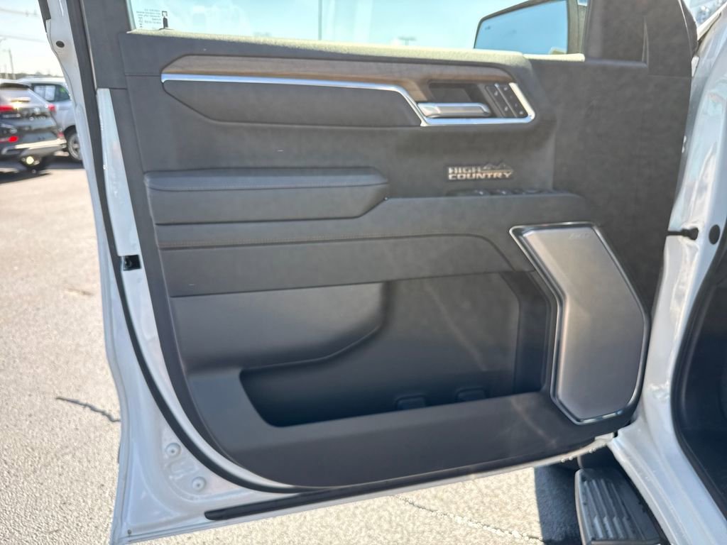 Used 2023 Chevrolet Silverado 1500 High Country w/ High Country Premium Package image 12