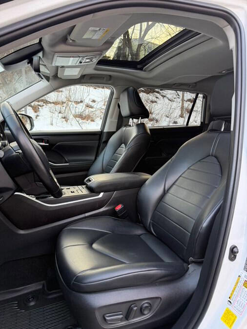 Used 2022 Toyota Highlander XLE image 36