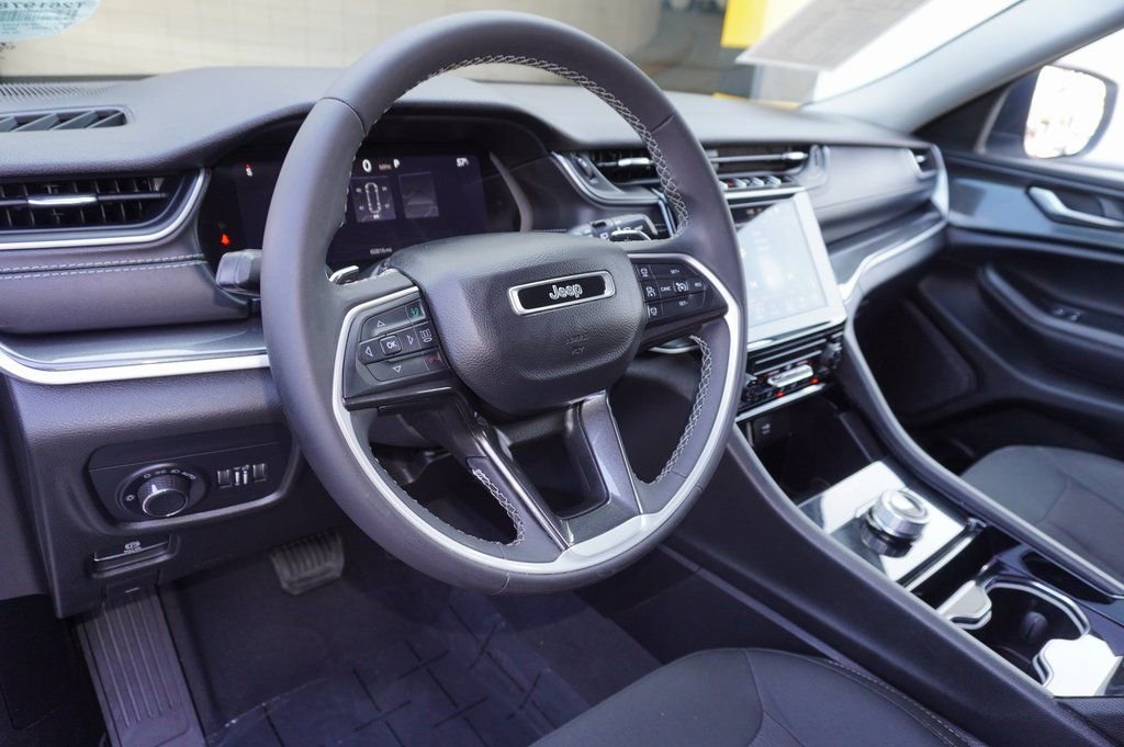 Used 2023 Jeep Grand Cherokee L Laredo image 15