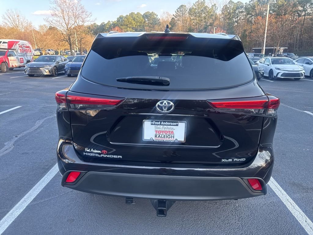 Used 2021 Toyota Highlander XLE image 17