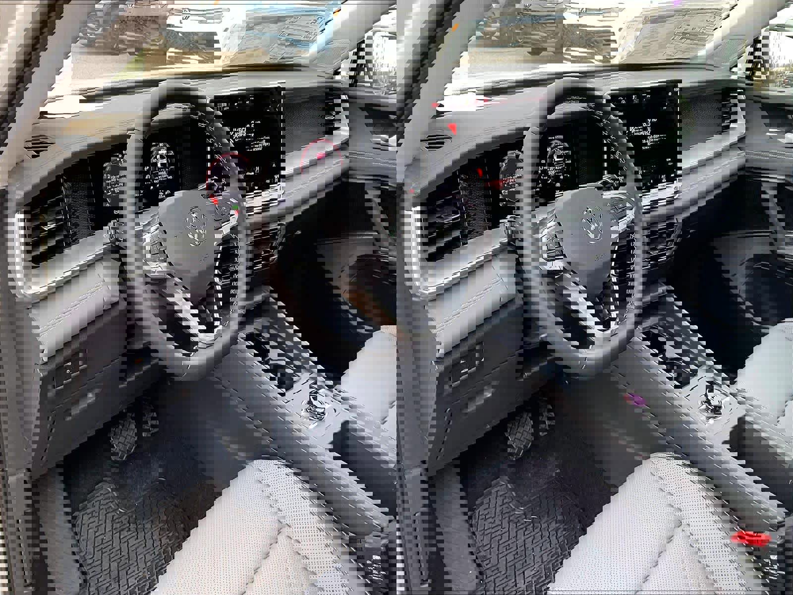 New 2026 Volkswagen Tiguan SE image 9