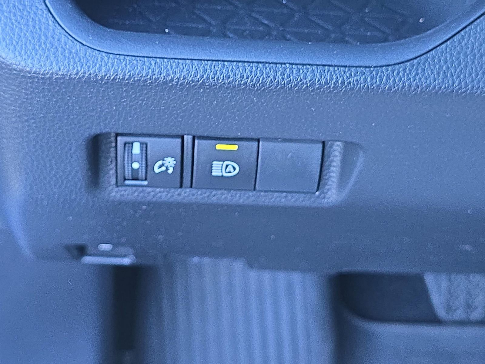 Used 2023 Toyota RAV4 SE image 33