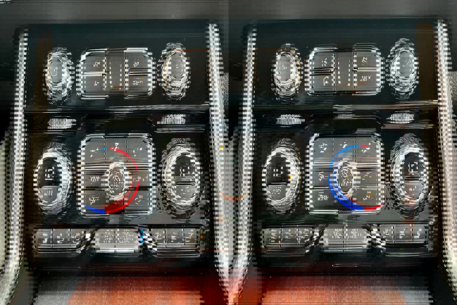 Used 2023 GMC Yukon Denali Ultimate image 34