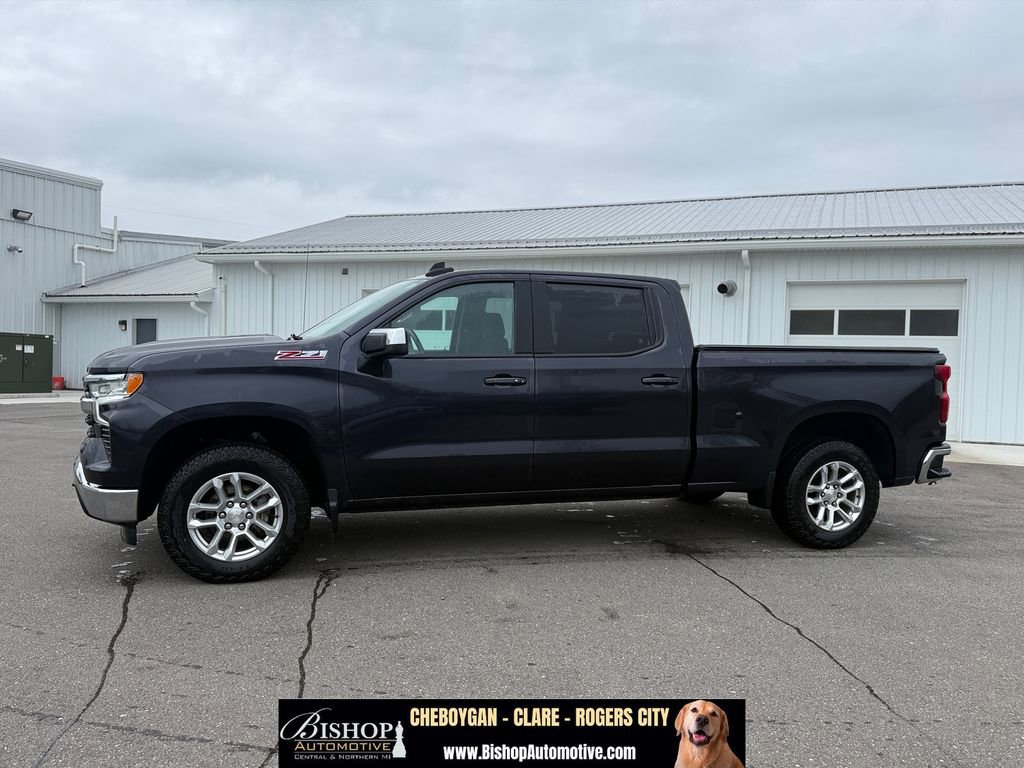 Used 2022 Chevrolet Silverado 1500 LT w/ Z71 Off-Road Package AWD/4WD image 3