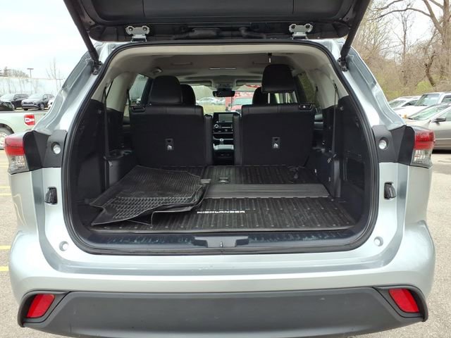 Certified 2024 Toyota Highlander XLE AWD/4WD image 12